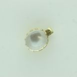 Unmarked 18ct gold moonstone cabochon pendant. UK P&P Group 0 (£6+VAT for the first lot and £1+VAT
