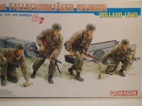 1/35 scale Dragon figure kit, 1st Fallschirmjager Division, appears as new, unchecked. UK P&P