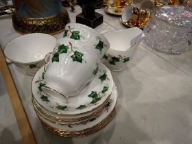 Fourteen pieces of Colclough ceramics in the Ivy Leaf pattern. Not available for in-house P&P