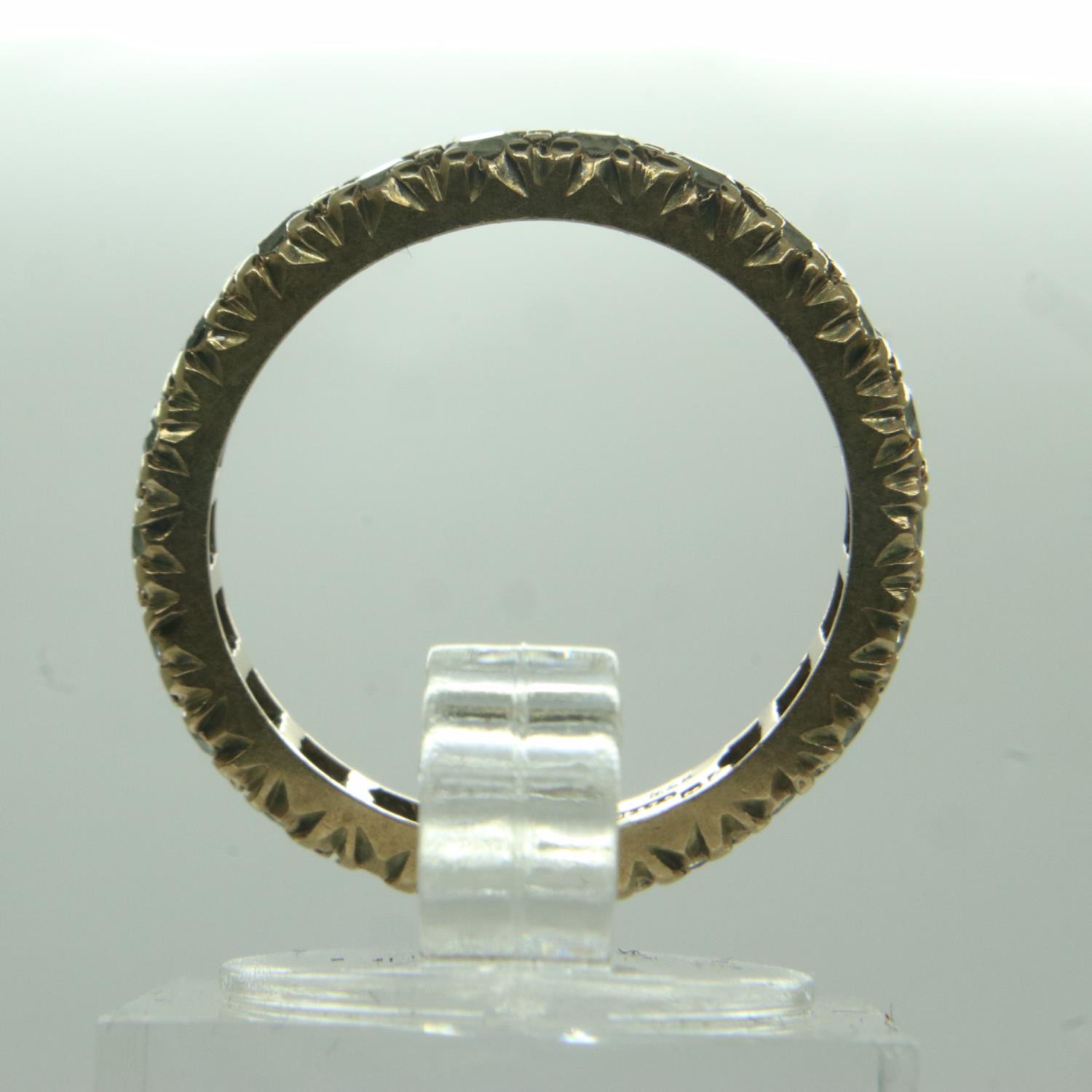 9ct gold band ring set with cubic zirconia, size M, 2.3g. UK P&P Group 0 (£6+VAT for the first lot - Image 2 of 3