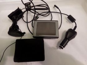 Garvin Nuvi satnav with accessories and PSU. UK P&P Group 2 (£20+VAT for the first lot and £4+VAT