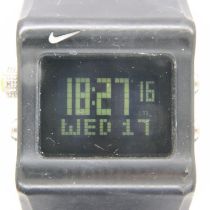 NIKE: gents WC0020 sports wristwatch on a black rubber strap, working at lotting. UK P&P Group 1 (£