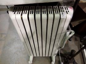 DeLonghi oil filled radiator with in built timer, 1500w. All electrical items in this lot have