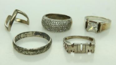 Five silver rings, 17g. UK P&P Group 1 (£16+VAT for the first lot and £2+VAT for subsequent lots)