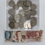 UK Commemoratives and crowns with a selection of bank notes. UK P&P Group 1 (£16+VAT for the first