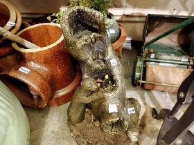 Cast garden ornament of two otters and a tree, H: 66 cm. Not available for in-house P&P