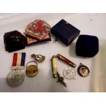 Collectables including fruit knives, badges and commemorative medal. UK P&P Group 1 (£16+VAT for the