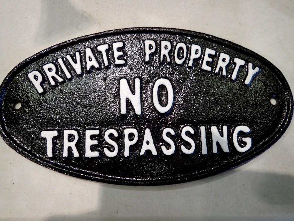 Small cast iron oval Private Property No Trespassing sign. UK P&P Group 2 (£20+VAT for the first lot