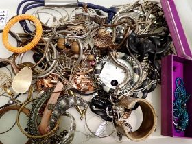 Mixed tray of jewellery. UK P&P Group 2 (£20+VAT for the first lot and £4+VAT for subsequent lots)