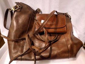 Leather handbag with purse. UK P&P Group 2 (£20+VAT for the first lot and £4+VAT for subsequent