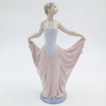 Lladro figure of a dancer, H: 31 cm, no cracks or chips. UK P&P Group 2 (£20+VAT for the first lot