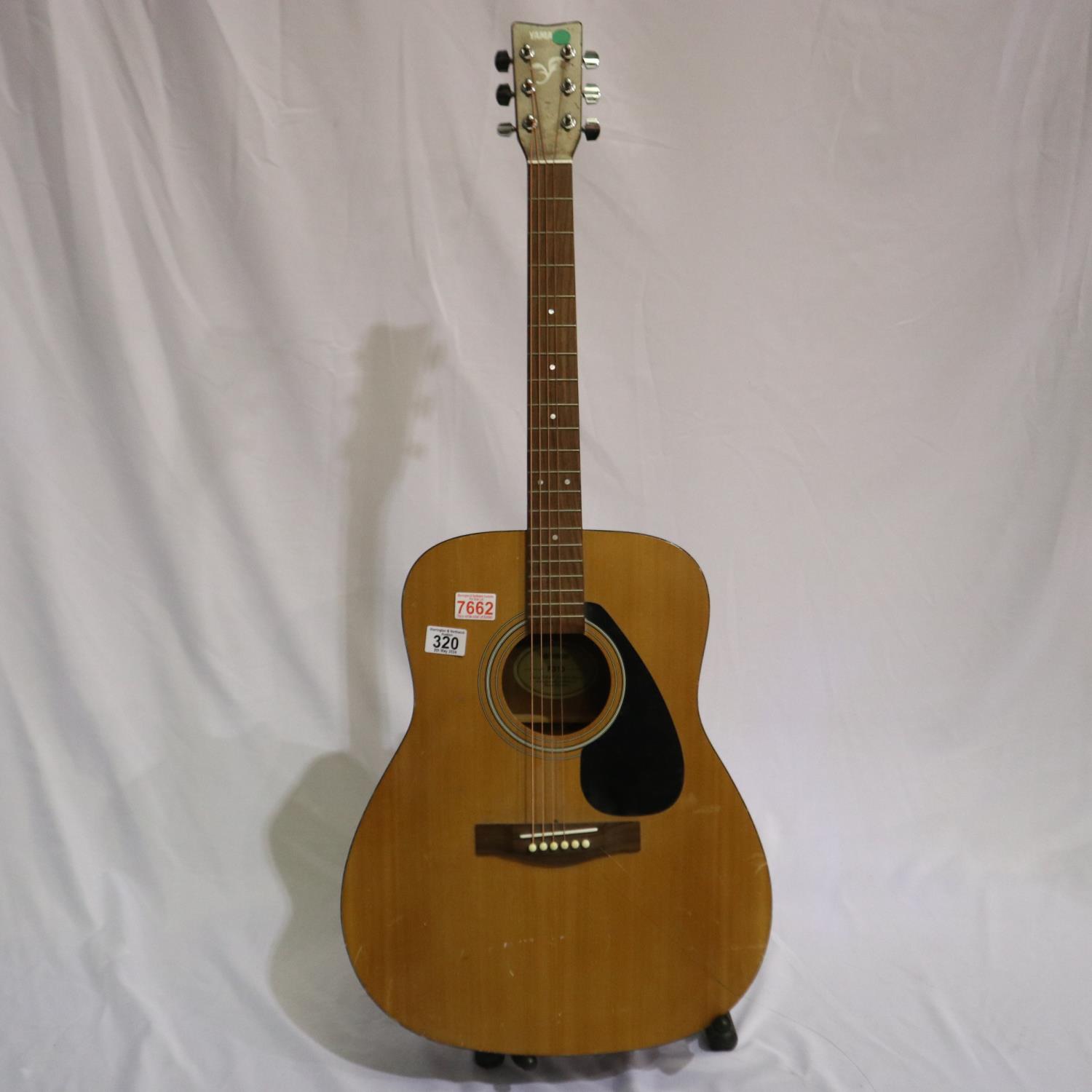 Yamaha F310 acoustic guitar. UK P&P Group 3 (£30+VAT for the first lot and £8+VAT for subsequent