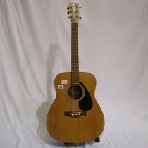 Yamaha F310 acoustic guitar. UK P&P Group 3 (£30+VAT for the first lot and £8+VAT for subsequent
