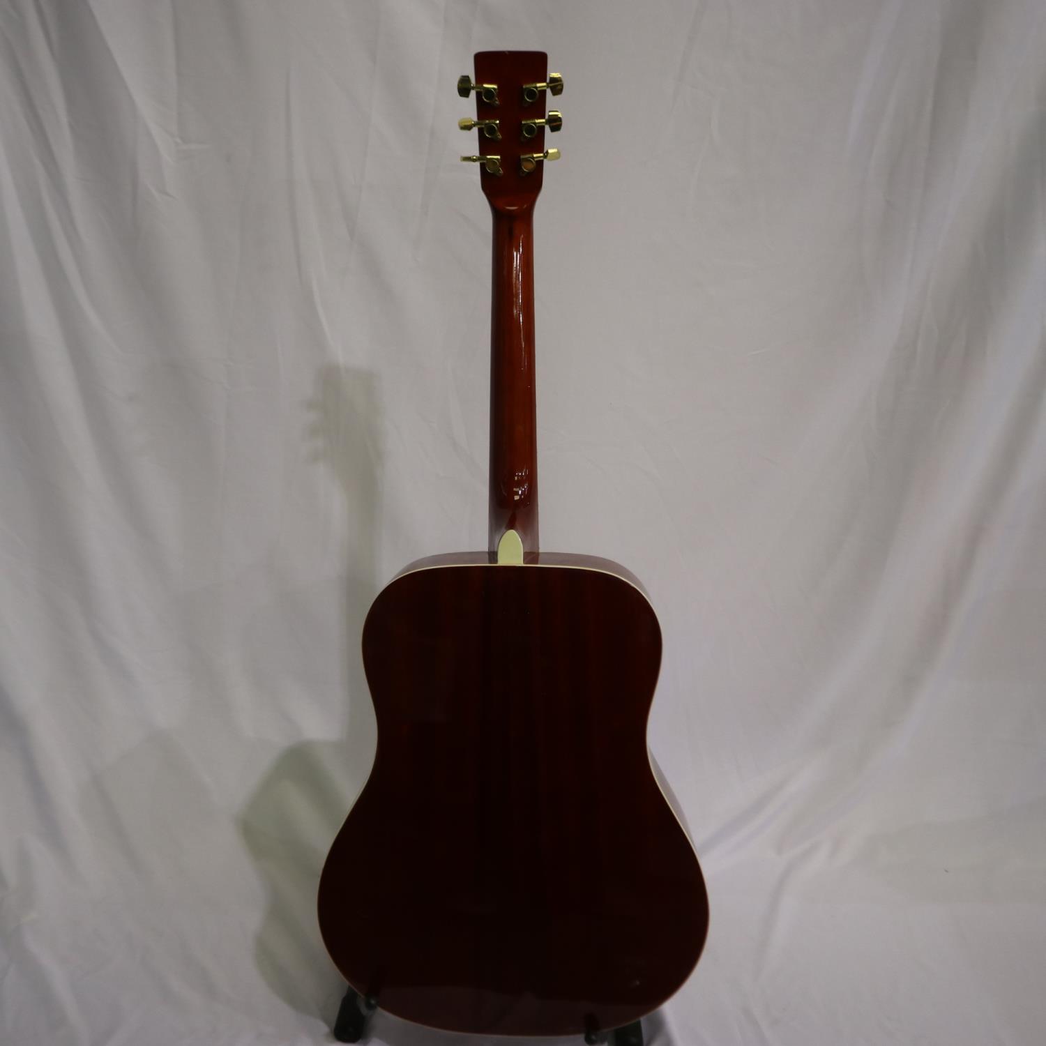 C Giant acoustic guitar. UK P&P Group 3 (£30+VAT for the first lot and £8+VAT for subsequent lots) - Image 2 of 2