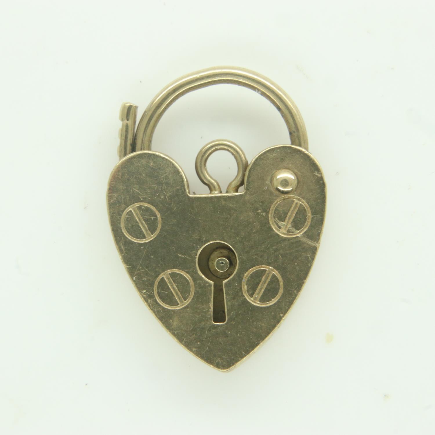 9ct gold padlock clasp, 1.6g. UK P&P Group 0 (£6+VAT for the first lot and £1+VAT for subsequent