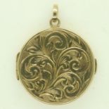 9ct gold oval locket, with floral design to front, 4.6g, D: 24 mm. UK P&P Group 0 (£6+VAT for the