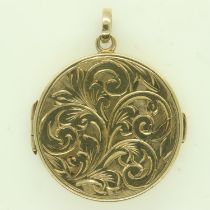 9ct gold oval locket, with floral design to front, 4.6g, D: 24 mm. UK P&P Group 0 (£6+VAT for the