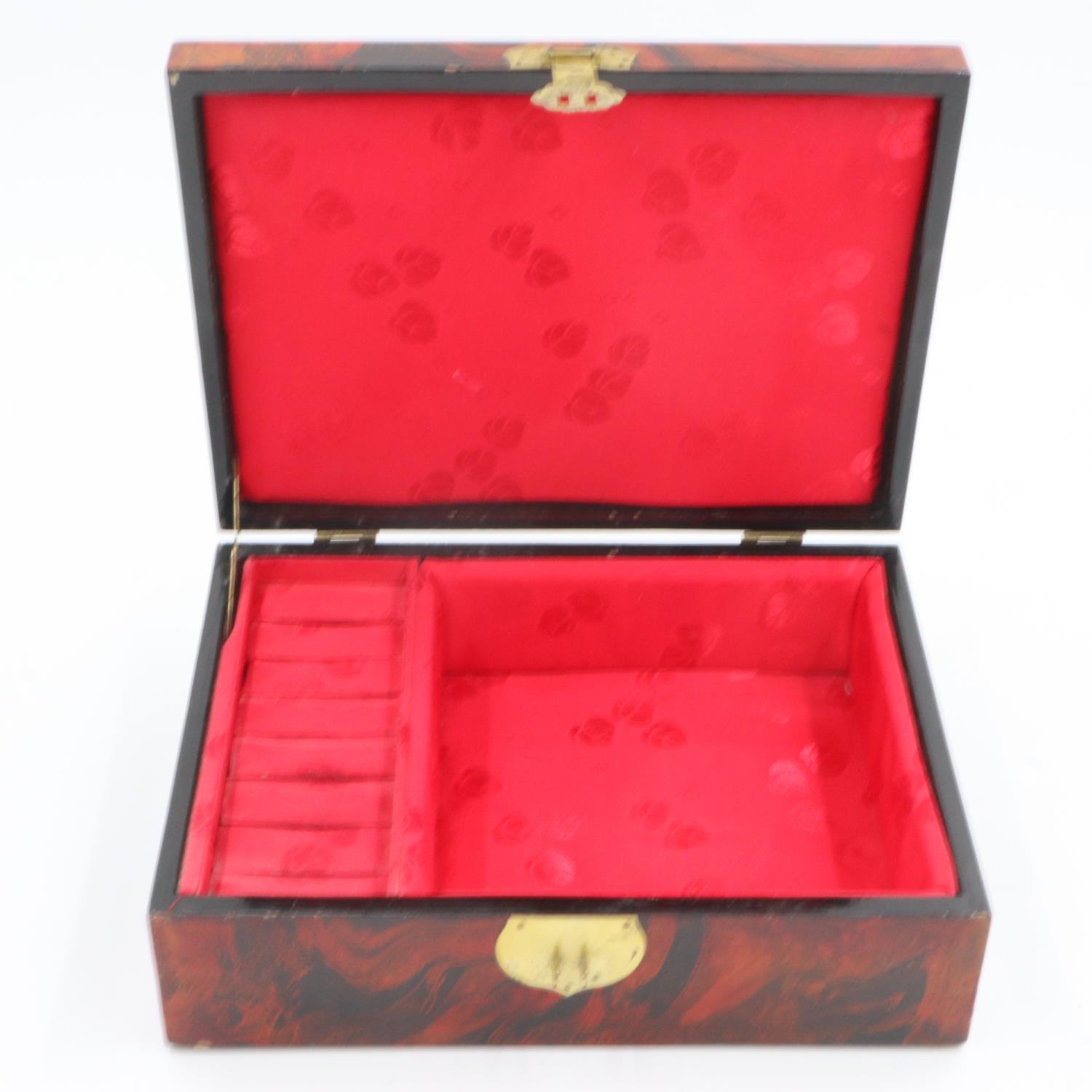 Chinese lacquered fitted jewellery case with cork decoration to glazed lid, L: 26 cm. UK P&P Group 2 - Image 2 of 2