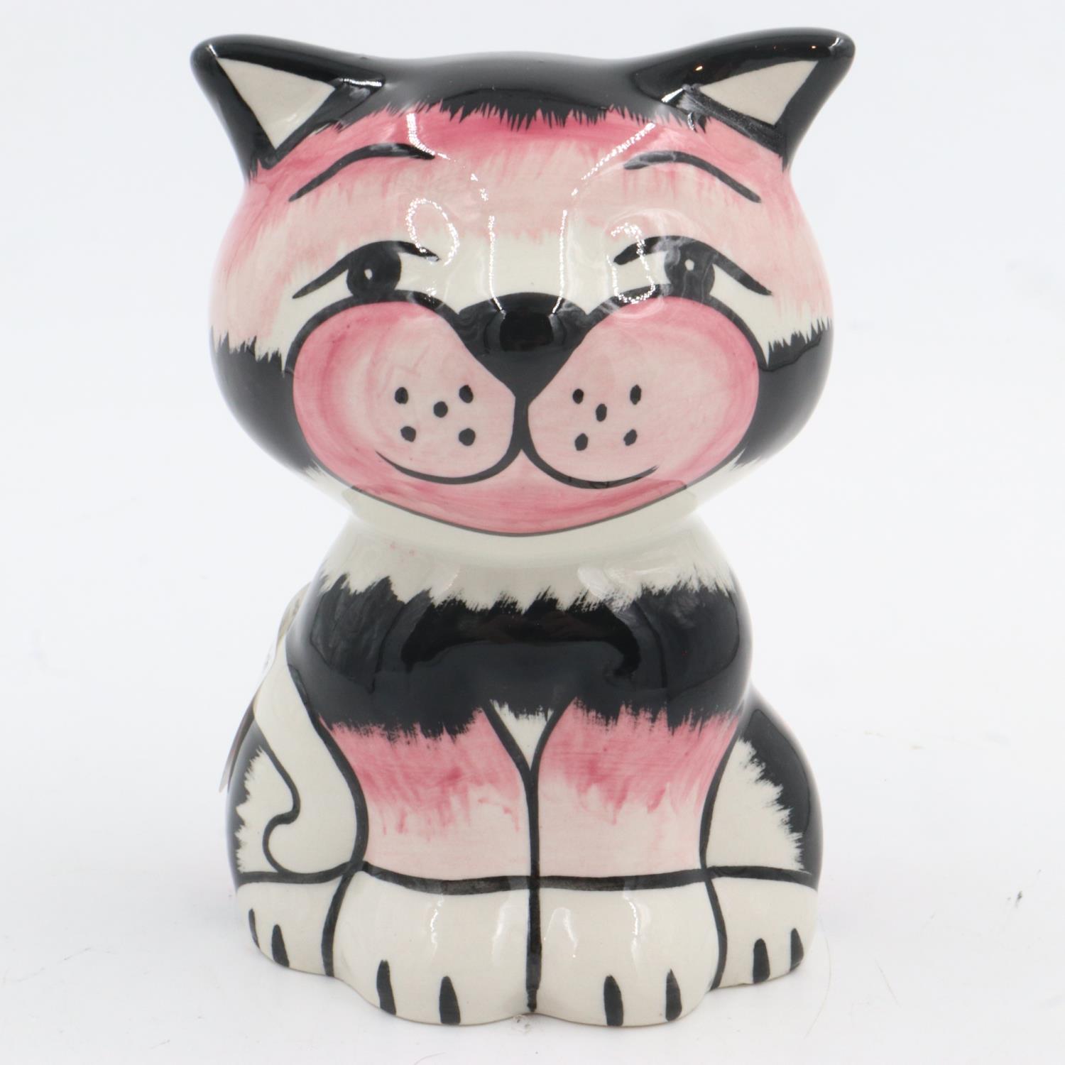 Lorna Bailey cat, Mack, H: 13 cm. UK P&P Group 1 (£16+VAT for the first lot and £2+VAT for