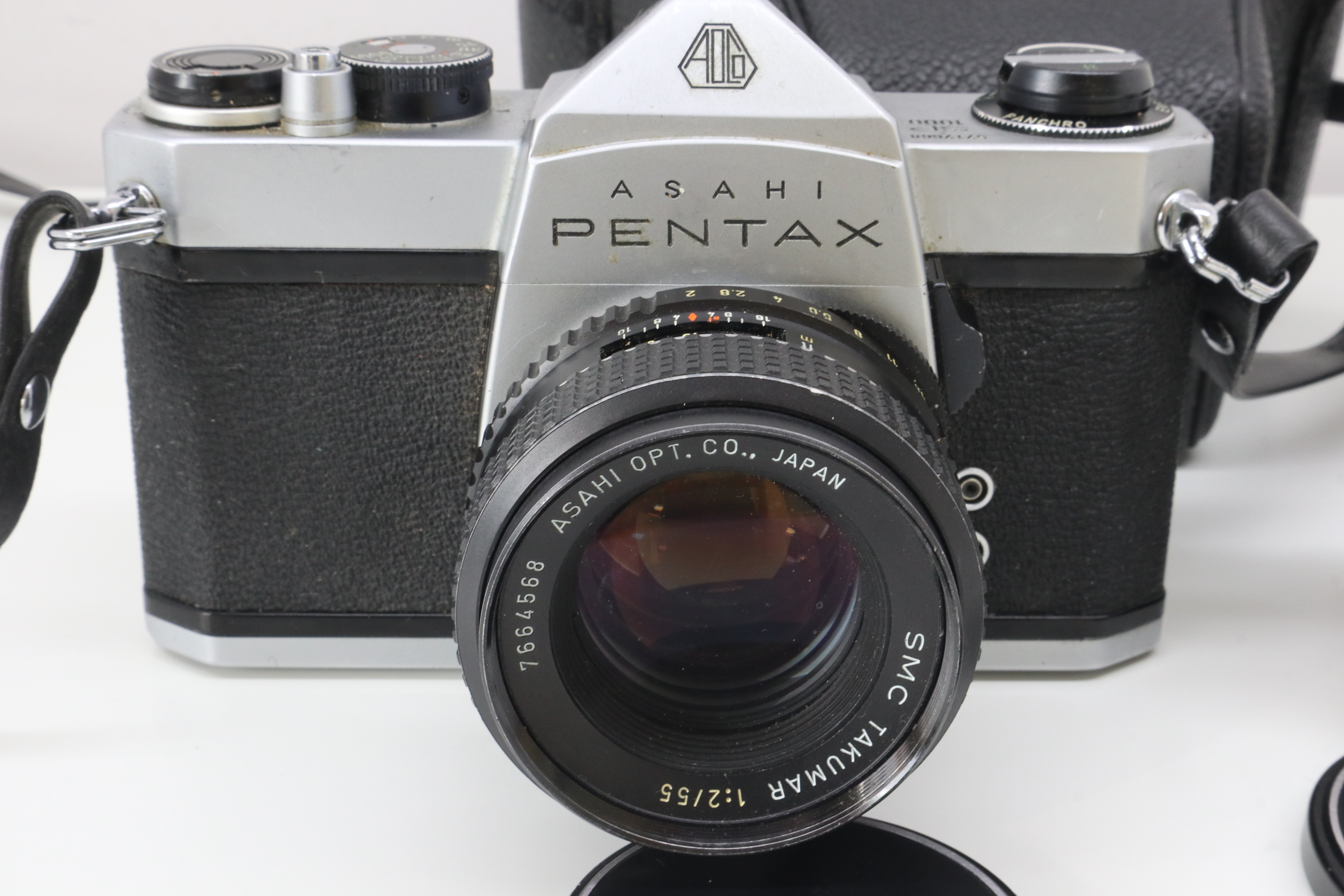 Pentax SP1000 35mm SLR film camera with 35 & 55mm Takumar lenses in leather cases. UK P&P Group - Image 2 of 11