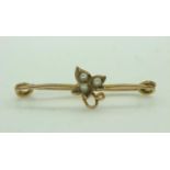 9ct gold brooch set with seed pearl, L: 25 mm, 1.0g. UK P&P Group 0 (£6+VAT for the first lot and £