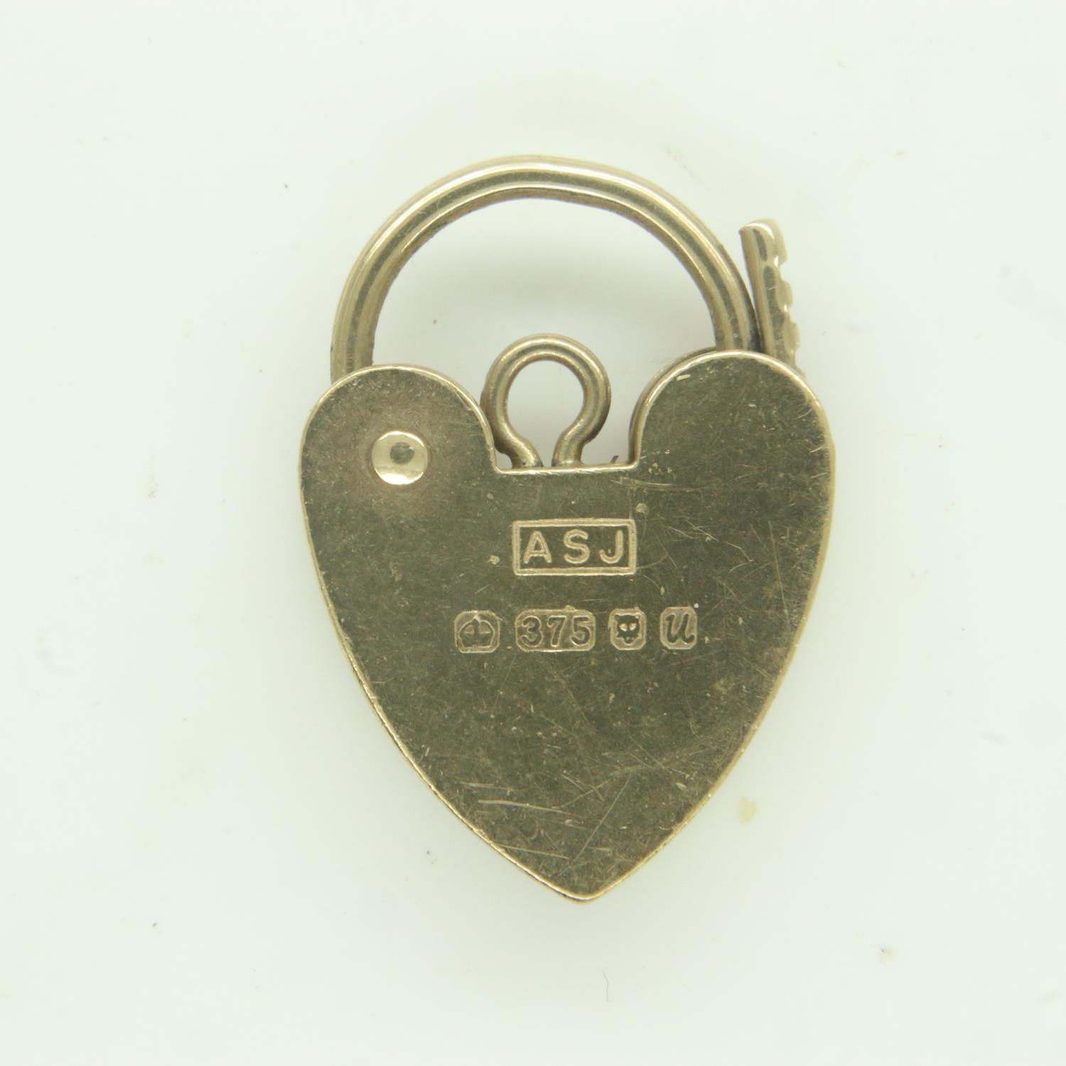 9ct gold padlock clasp, 1.6g. UK P&P Group 0 (£6+VAT for the first lot and £1+VAT for subsequent - Image 2 of 2