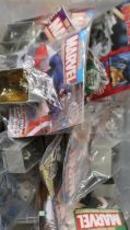 Comics: fifteen Marvel magazines with Eaglemoss figures. UK P&P Group 3 (£30+VAT for the first lot