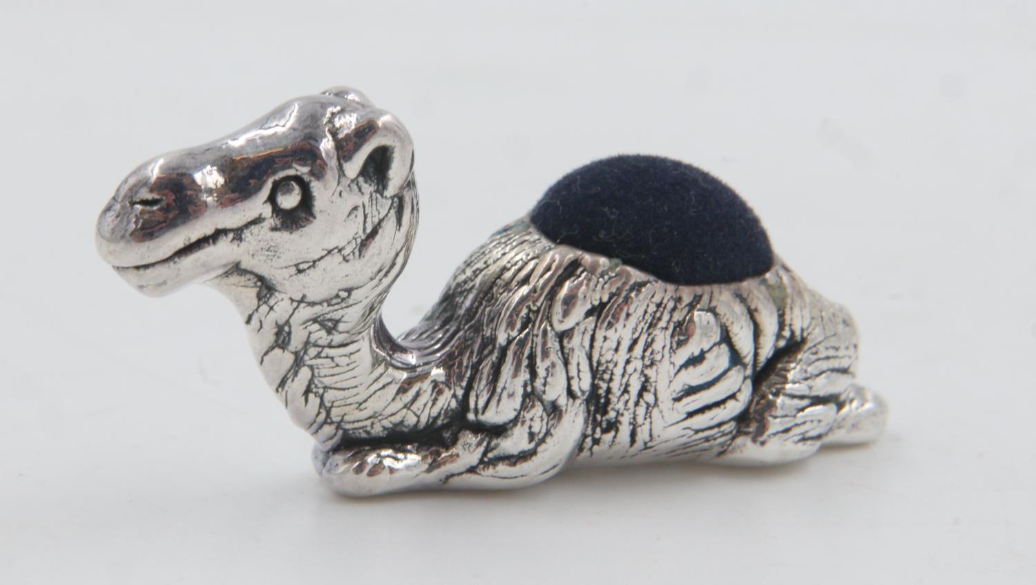 Silver camel form pin cushion, L: 55 mm. UK P&P Group 1 (£16+VAT for the first lot and £2+VAT for