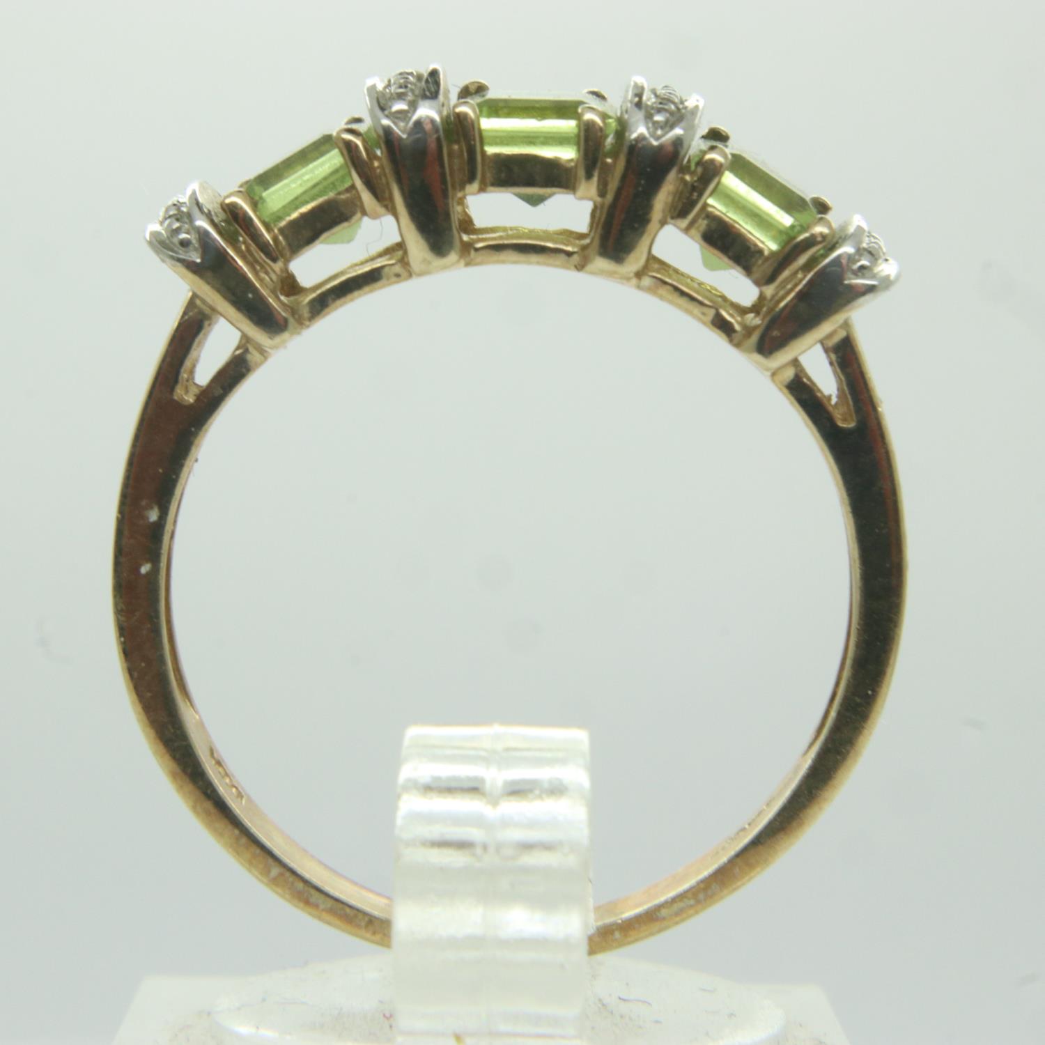 Contemporary 9ct gold ring set with peridot and diamonds, size P, 3.0g. P&P Group 0 (£6+VAT for - Image 2 of 3