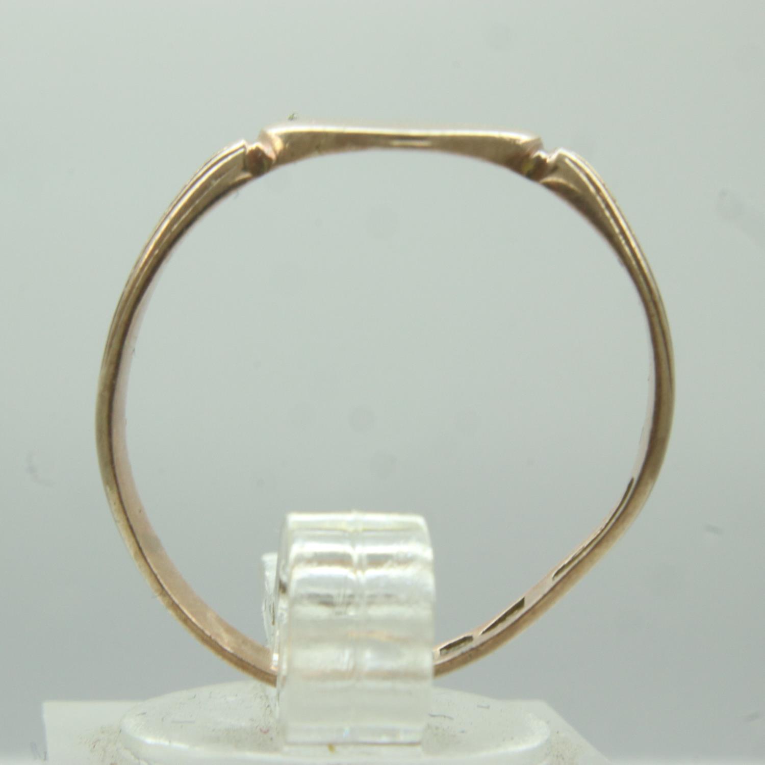 Victorian Chester hallmarked 9ct gold signet ring, size P (mis-shapen), 2.6g. P&P Group 0 (£6+VAT - Image 2 of 3
