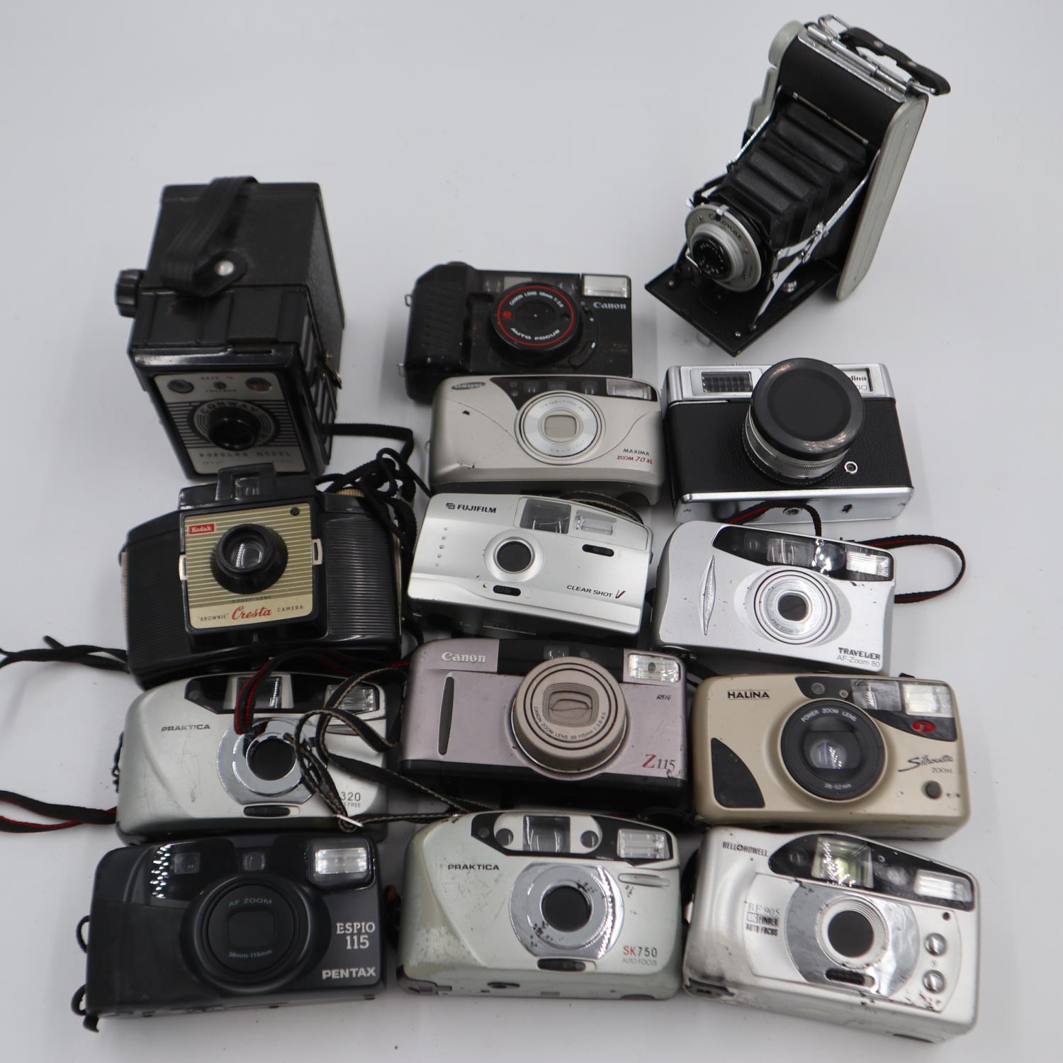 Large lot of vintage cameras. UK P&P Group 3 (£30+VAT for the first lot and £8+VAT for subsequent