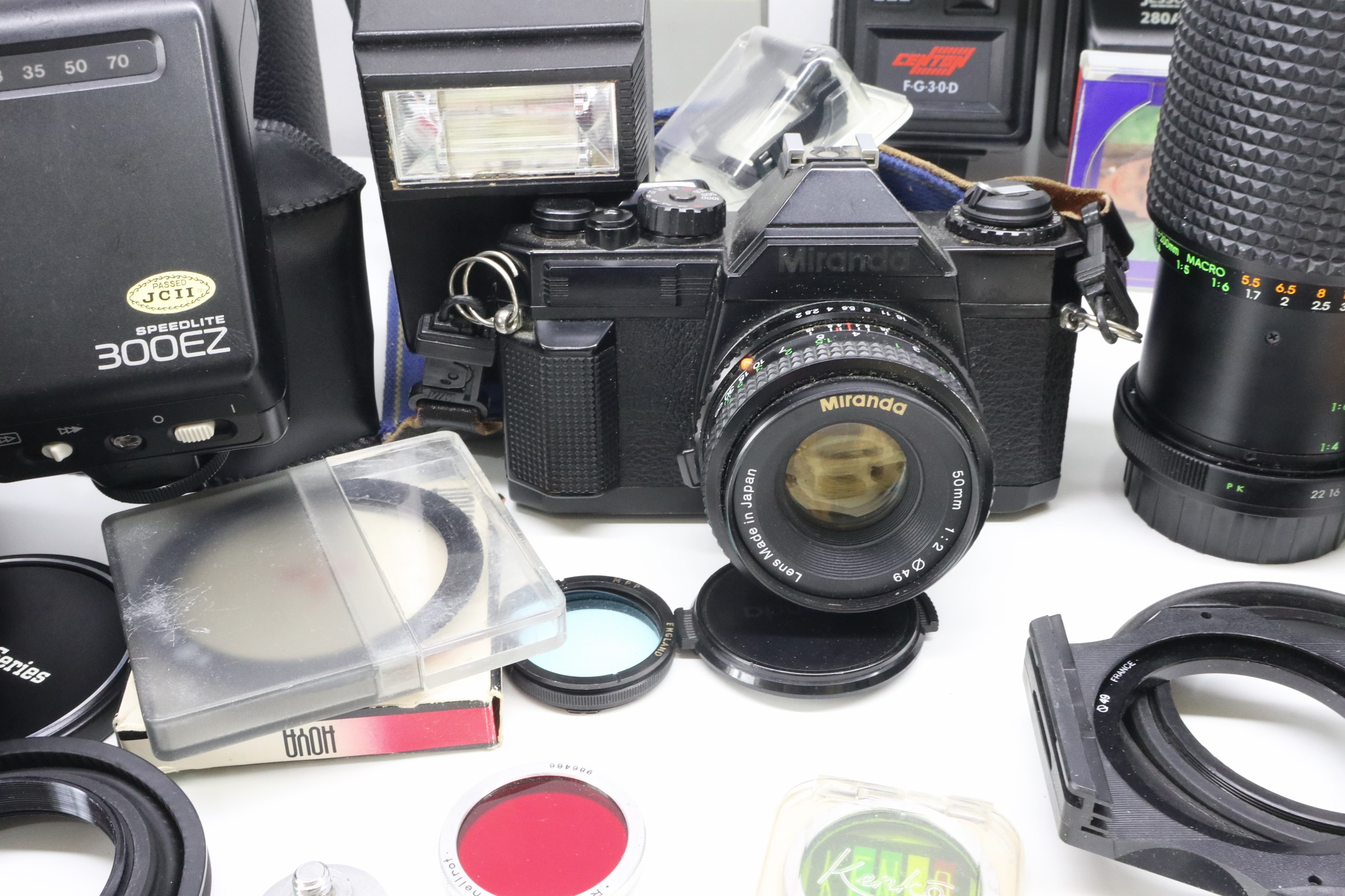 35mm SLR film camera with large quantity of accessories. UK P&P Group 3 (£30+VAT for the first lot - Image 3 of 4