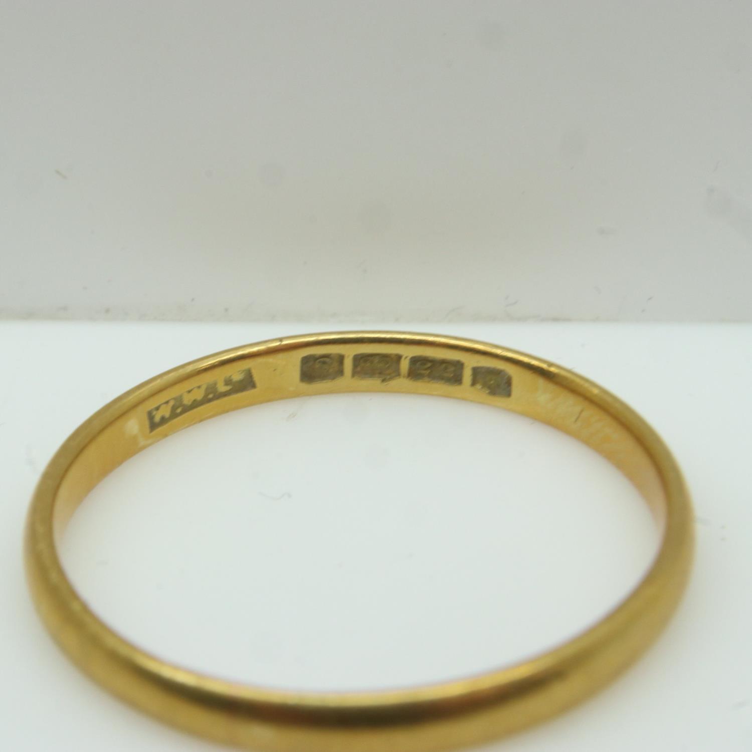 22ct gold slim profile wedding band, size R/S, 2.6g. P&P Group 0 (£6+VAT for the first lot and £1+ - Image 3 of 3