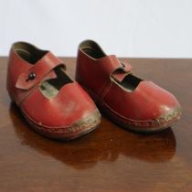 Pair of Victorian children's leather shoes. UK P&P Group 1 (£16+VAT for the first lot and £2+VAT for