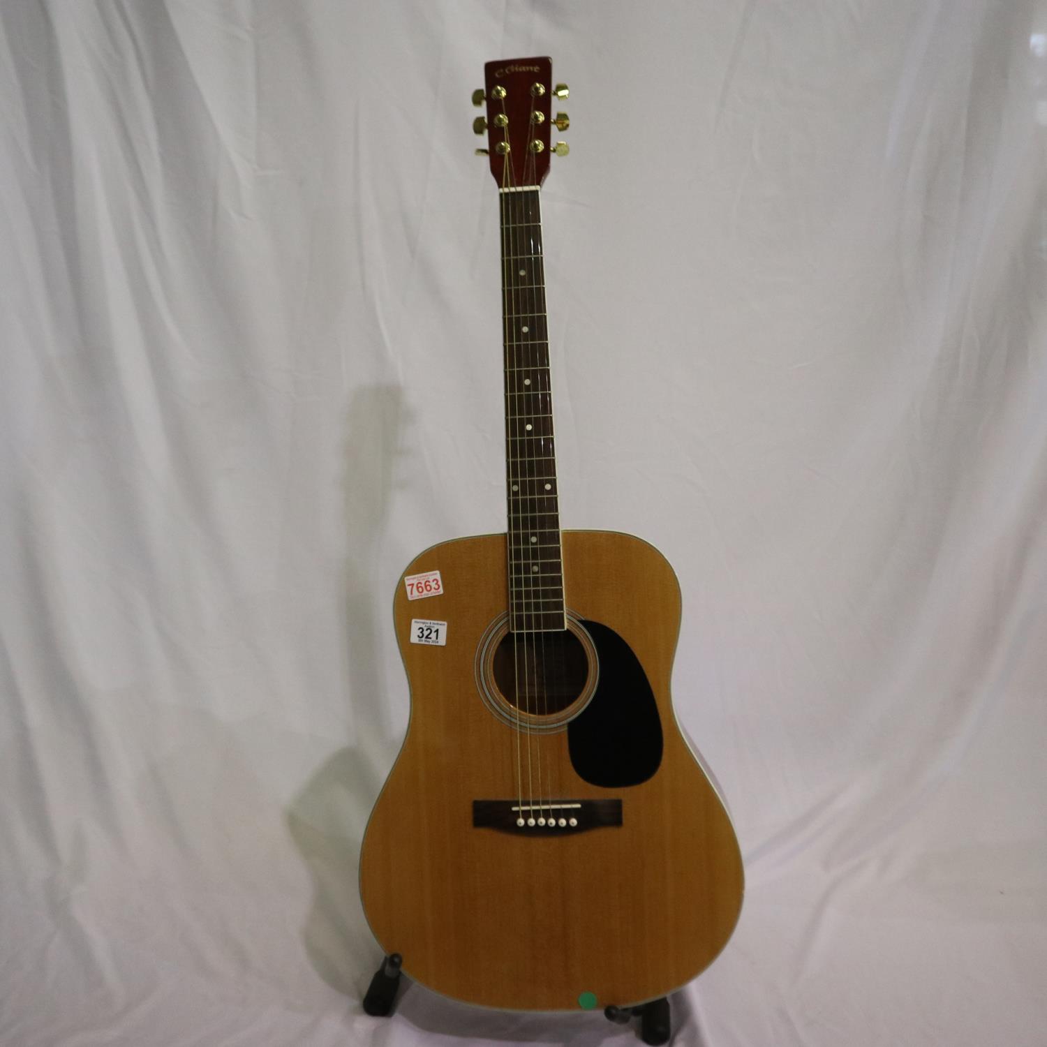 C Giant acoustic guitar. UK P&P Group 3 (£30+VAT for the first lot and £8+VAT for subsequent lots)