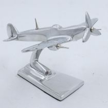 Polished aluminium Spitfire model, L: 14 cm. UK P&P Group 2 (£20+VAT for the first lot and £4+VAT