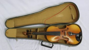 Violin with two piece back, lacking label. UK P&P Group 2 (£20+VAT for the first lot and £4+VAT
