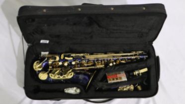 Cased blue saxophone. UK P&P Group 3 (£30+VAT for the first lot and £8+VAT for subsequent lots)