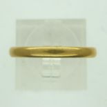 22ct gold slim profile wedding band, size R/S, 2.6g. P&P Group 0 (£6+VAT for the first lot and £1+