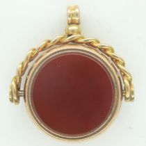 9ct gold swivel fob, with circular panels of carnelian and bloodstone, 5.8g. P&P Group 0 (£6+VAT for
