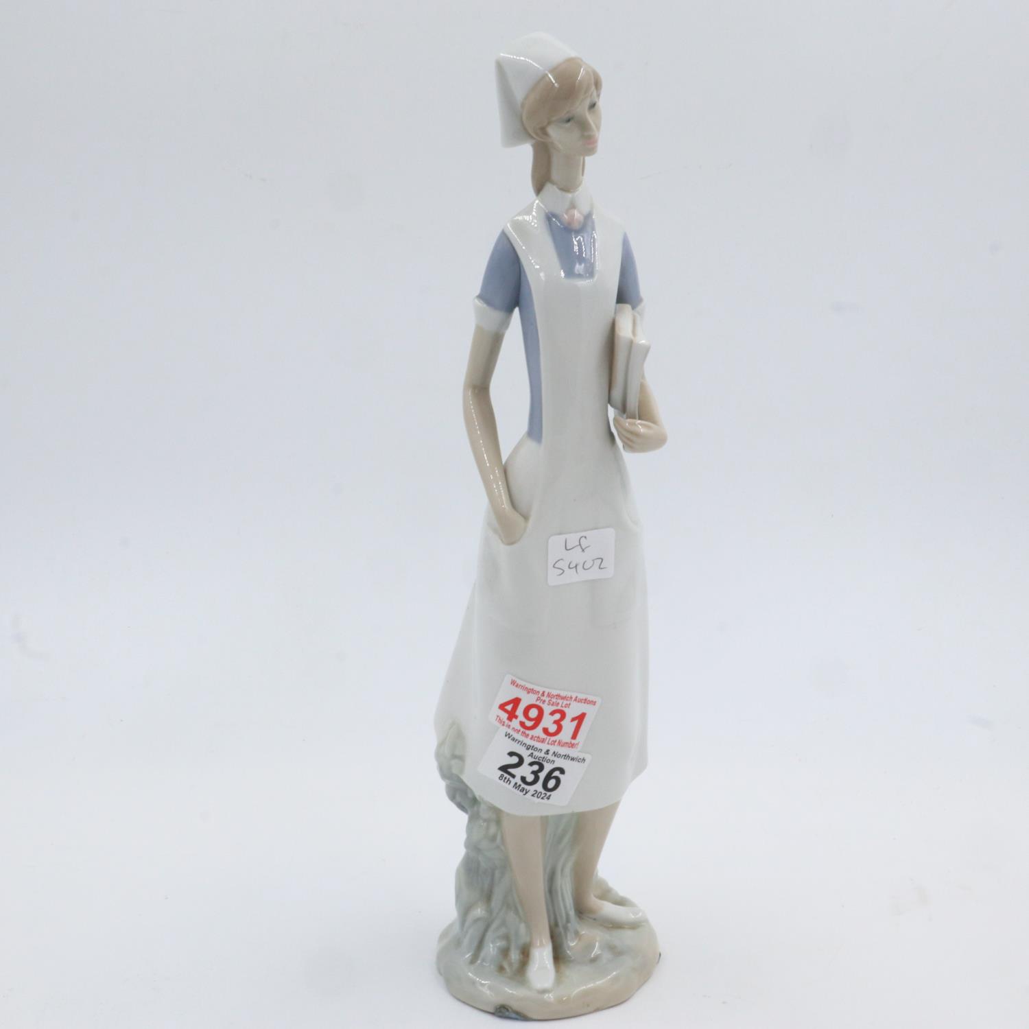 Lladro figure of a nurse, H: 36 cm, no cracks or chips. UK P&P Group 2 (£20+VAT for the first lot
