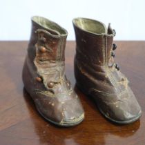 Pair of Victorian children's leather boots. UK P&P Group 1 (£16+VAT for the first lot and £2+VAT for