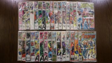 Thirty-two mixed Avengers comics. UK P&P Group 2 (£20+VAT for the first lot and £4+VAT for