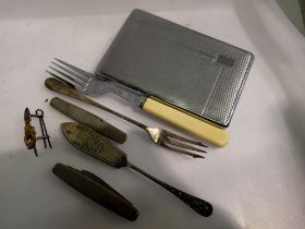 Mixed collectibles, including penknives. UK P&P Group 1 (£16+VAT for the first lot and £2+VAT for