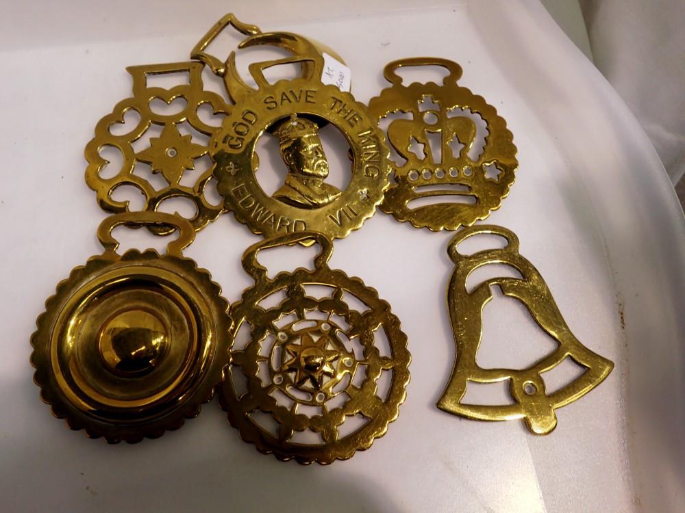Seven mixed horse brasses including Edward VII. UK P&P Group 1 (£16+VAT for the first lot and £2+VAT