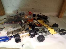 Small quantity of Meccano. Not available for in-house P&P