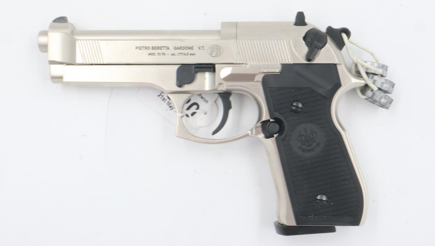 .177 Beretta pistol with CO2 cartridges. UK P&P Group 1 (£16+VAT for the first lot and £2+VAT for