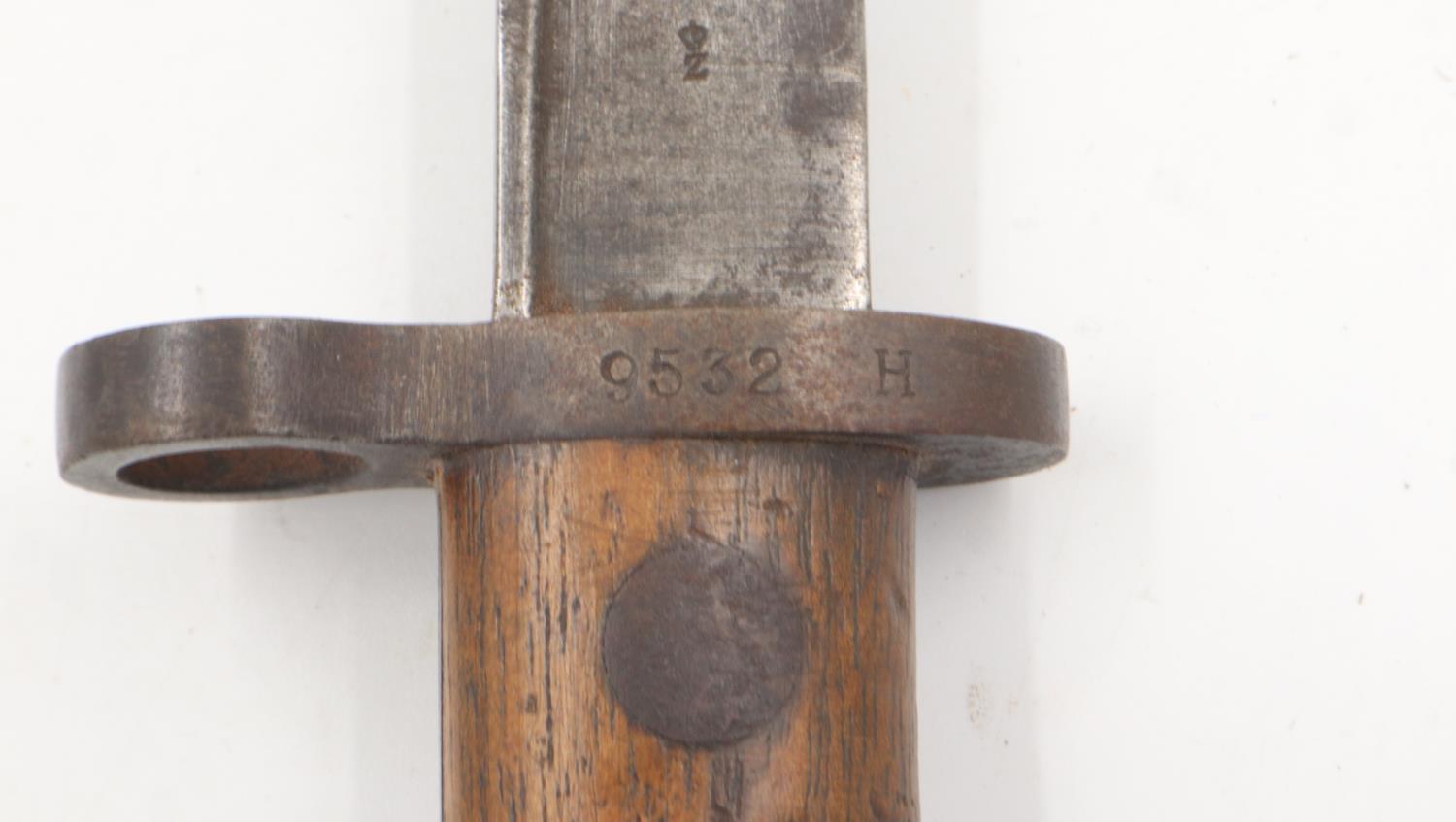 A Hembrug Dutch 1895 pattern bayonet with leather scabbard. UK P&P Group 2 (£20+VAT for the first - Bild 3 aus 4