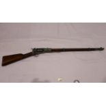 Replica six-shooter rifle. UK P&P Group 2 (£20+VAT for the first lot and £4+VAT for subsequent lots)