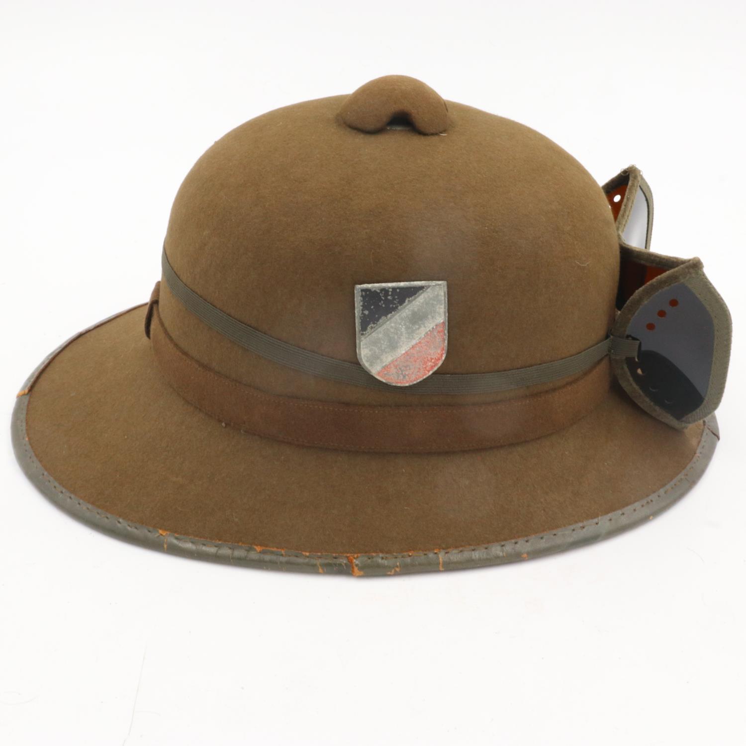 WWII second pattern 1942 issue German Africa Corps Tropical pith helmet & sand goggles. Clean - Image 4 of 5